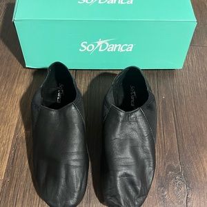 JAZZ LEATHER SHOE WITH ARCH HUGGING NEOPRENE